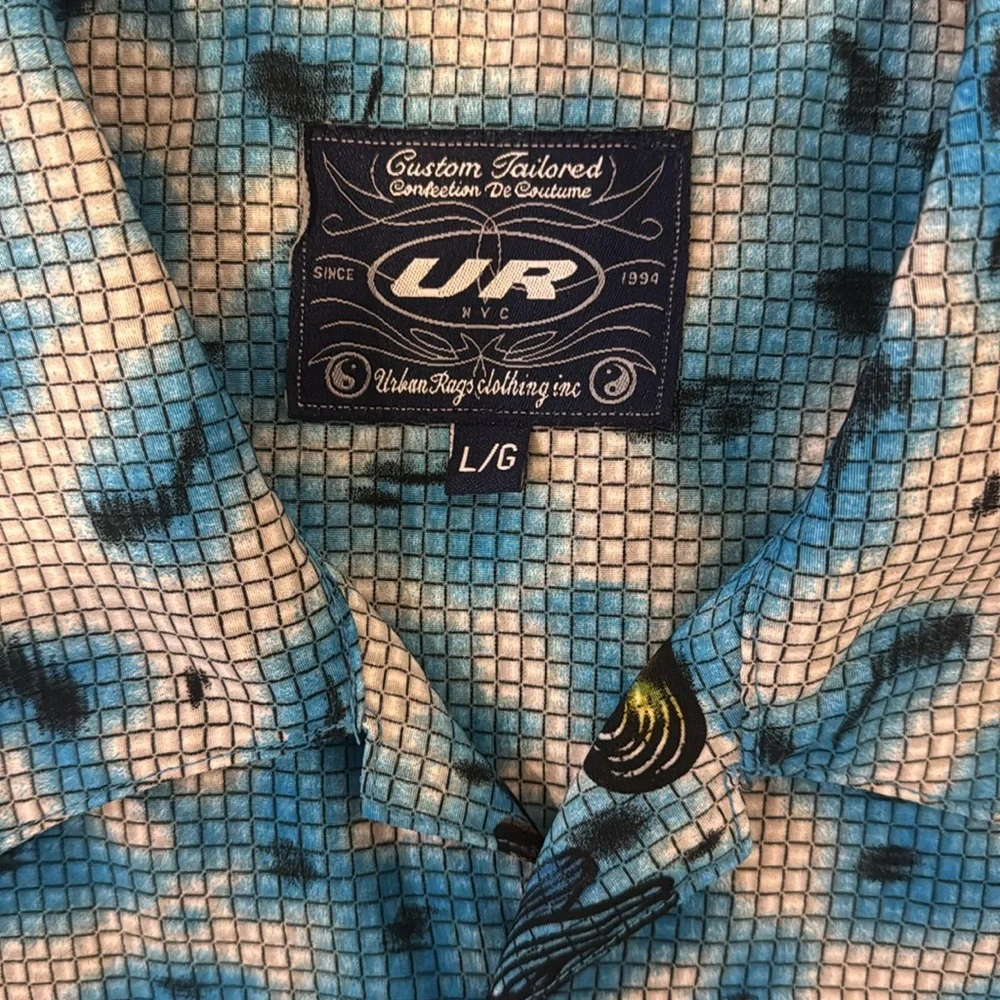 Urban Rags Y2K Men’s Large button up shirt in a blue cheetah print tribal design - Picture 3 of 7